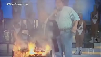 Gordao saliente pegando fogo