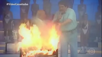 Gordao saliente pegando fogo