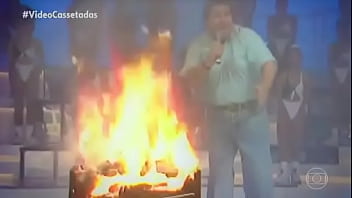 Gordao saliente pegando fogo