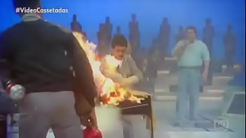 Gordao saliente pegando fogo