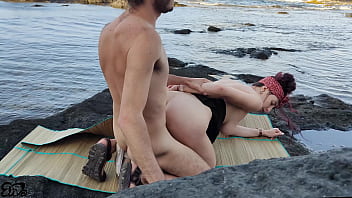 Scopata clandestina in un angolo di paradiso me la lecca e trombiamo