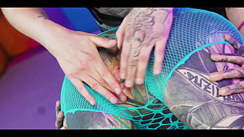 Illuz straps on a massive toy to dominate anuskatzz’s ass