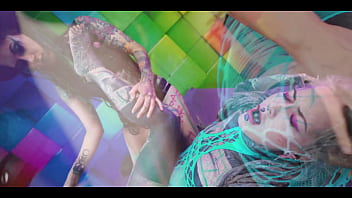 Illuz straps on a massive toy to dominate anuskatzz’s ass