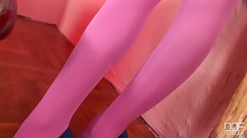 Bountiful brunette exhibitionist