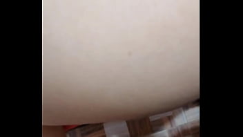 Sexy culona le encanta follar a cuatro patas y le hechan la leche en sus lindos pies