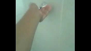 Safada tomando banho