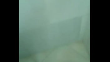 Safada tomando banho