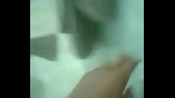 Safada tomando banho