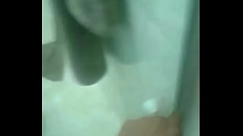 Safada tomando banho