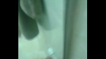 Safada tomando banho