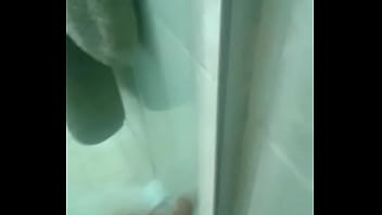 Safada tomando banho