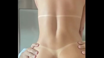 Maduro do pau grosso pagou meu marido em dólares para me foder como uma garota de programa