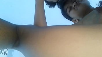 เธอเงี่ยนจัดแหกหีแล้วเอาควยแฟนมาอมก่อนจะยัดควยเข้ารูหีจนน้ำแตกเต็มรูแตด