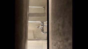 Cámara oculta en baño