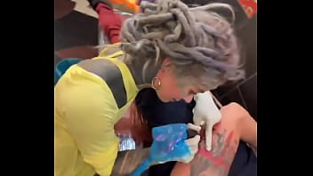 Tattooing jason steel ️ what’s your favorite tattooing experience #tattoosession #jasonsteel #inkedartistry