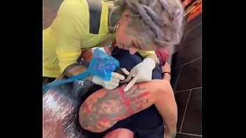 Tattooing jason steel ️ what’s your favorite tattooing experience #tattoosession #jasonsteel #inkedartistry