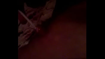 Botando pirulito na buceta