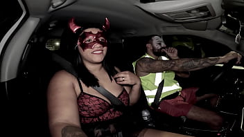 Ela voltou da festa de halloween toda arrombadinha e gozadinha