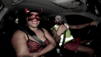 Ela voltou da festa de halloween toda arrombadinha e gozadinha