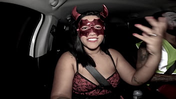 Ela voltou da festa de halloween toda arrombadinha e gozadinha