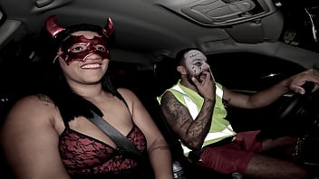 Ela voltou da festa de halloween toda arrombadinha e gozadinha