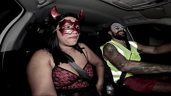 Ela voltou da festa de halloween toda arrombadinha e gozadinha