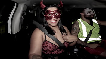 Ela voltou da festa de halloween toda arrombadinha e gozadinha