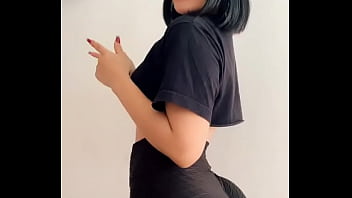 Ig model with small boobs