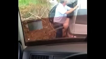 En el asiento del carro con mi amante