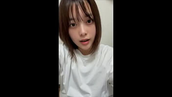 【ズボン越しにオナニー】一般素人女子大生がお風呂あがりにおまんこを触ってオナニー姿が興奮する。