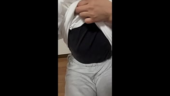 【ズボン越しにオナニー】一般素人女子大生がお風呂あがりにおまんこを触ってオナニー姿が興奮する。