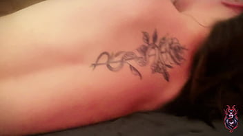 Diaba branca é comida de ladinho pelo vizinho que veio ajudar com a mudança