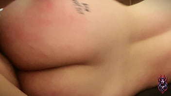 Diaba branca é comida de ladinho pelo vizinho que veio ajudar com a mudança