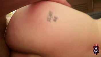 Diaba branca é comida de ladinho pelo vizinho que veio ajudar com a mudança