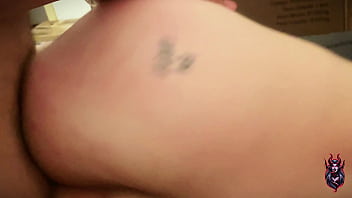 Diaba branca é comida de ladinho pelo vizinho que veio ajudar com a mudança