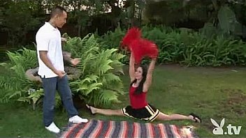 Flexible cheerleader gets fucked