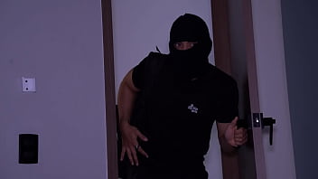 Stranger enters house thinking she was alone and finds a big assed brunette