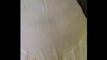 Mamãe provando roupa transparente para ir na praia sem biquini oque vocês acham