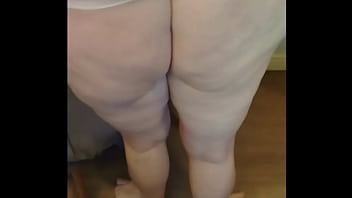 Mamãe provando roupa transparente para ir na praia sem biquini oque vocês acham