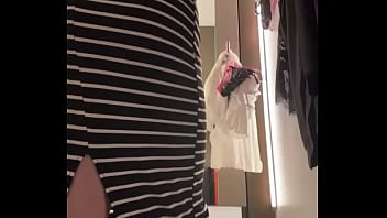 Masturbate in the mall