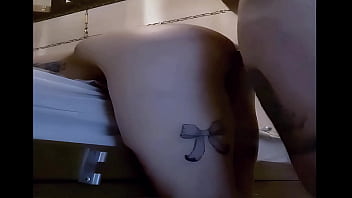 Schlampe bekommt in den arsch gefickt und danach darf sie mein arsch sauber lecken