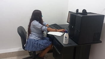 18 años de edad y estoy estudiando mis clases de computacion con poca ropa porque estoy caliente 18 años de edad y estoy estudiando mis clases de computacion con poca ropa porque estoy caliente