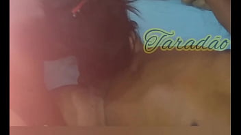 Tocando no rabo da preta