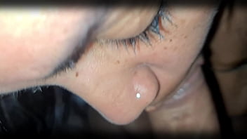 Pós academia com a bucetinha suadinha gozando dentro