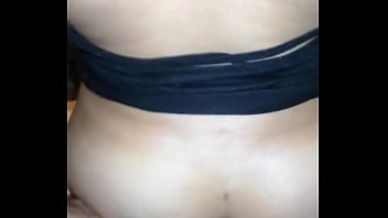 Encuentro a mi hermanastra orando sin ropa interior y me la follo en cuatro