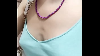 Nada como ir caminando por la calle y apretar tus pezones ¿te gusta #juevesdetentación #jueves #pezones #exhibic