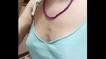 Nada como ir caminando por la calle y apretar tus pezones ¿te gusta #juevesdetentación #jueves #pezones #exhibic