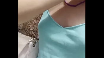 Nada como ir caminando por la calle y apretar tus pezones ¿te gusta #juevesdetentación #jueves #pezones #exhibic