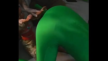 Mi como hago gemir a esta milf Mi como hago gemir a esta milf