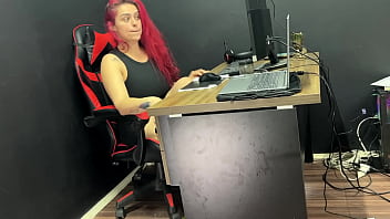 Quase fui pega brincando com o meu bbc no escritório